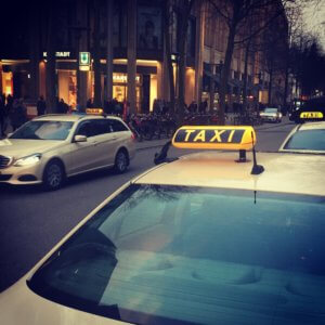 Warum man mit einem Baby nicht spontan Taxi fahren kann