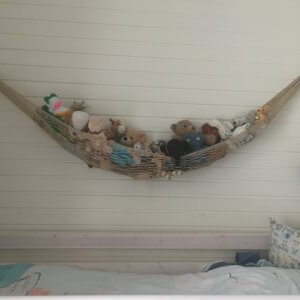 Hängematte zur Aufbewahrung von Kuscheltieren