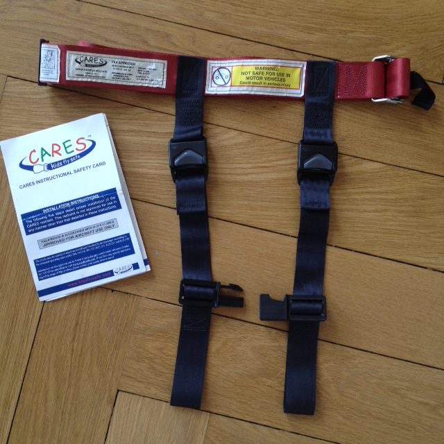 Der Cares Gurt besteht aus einem Lehnengurt und Schultergurten