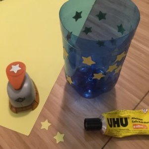 Laterne aus leerer Plastikflasche