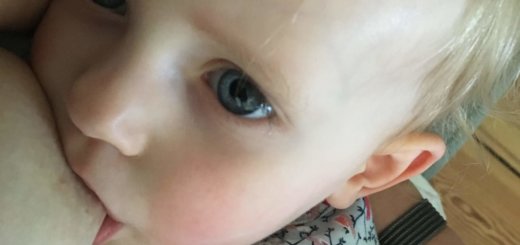 Langes Stillen muss für die Mutter nicht anstrengend sein