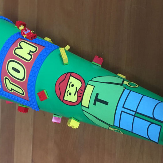 Selbst gebastelte Lego-Schultüte mit echten Lego-Steinen